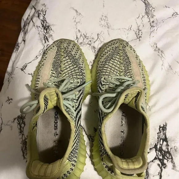 Yeezy - Picture 2 of 4